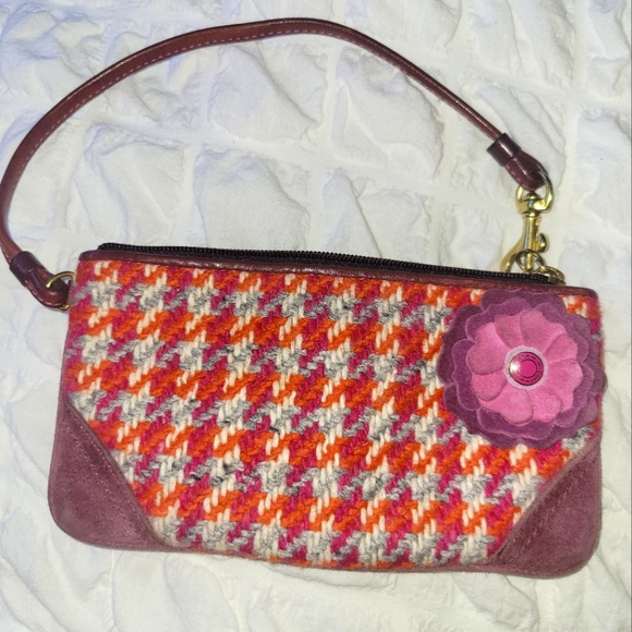 Coach Limited Edition Hamptons Houndstood tweed wristlet... - Picture 1 of 11